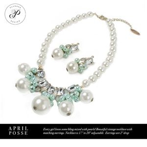 Plunder Pearl Necklace & Earrings